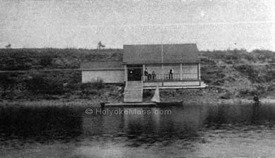 Red Cliffe Canoe Lodge